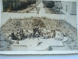 COLO LA PEYROUSE 195X 037 MARMITONS ET MONITRICES EN 1956